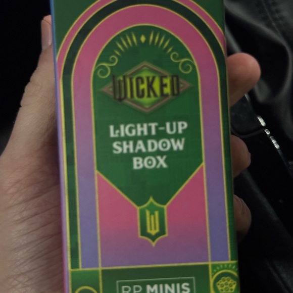 Wicked: Light-Up Shadow Box - (Rp Minis) by Running Press NIB - Picture 3 of 4
